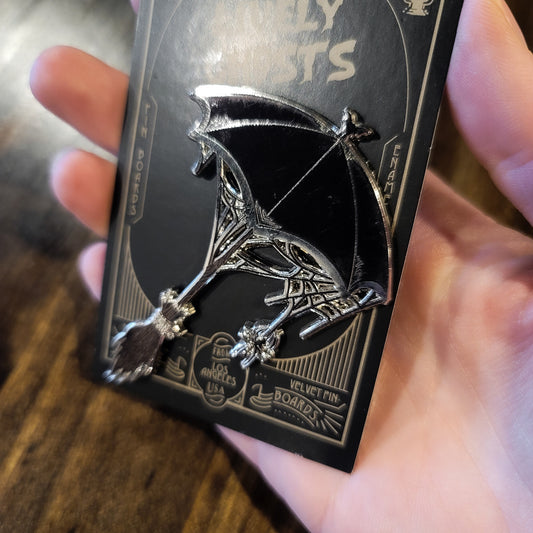 Lively Ghosts - Parasol Broom