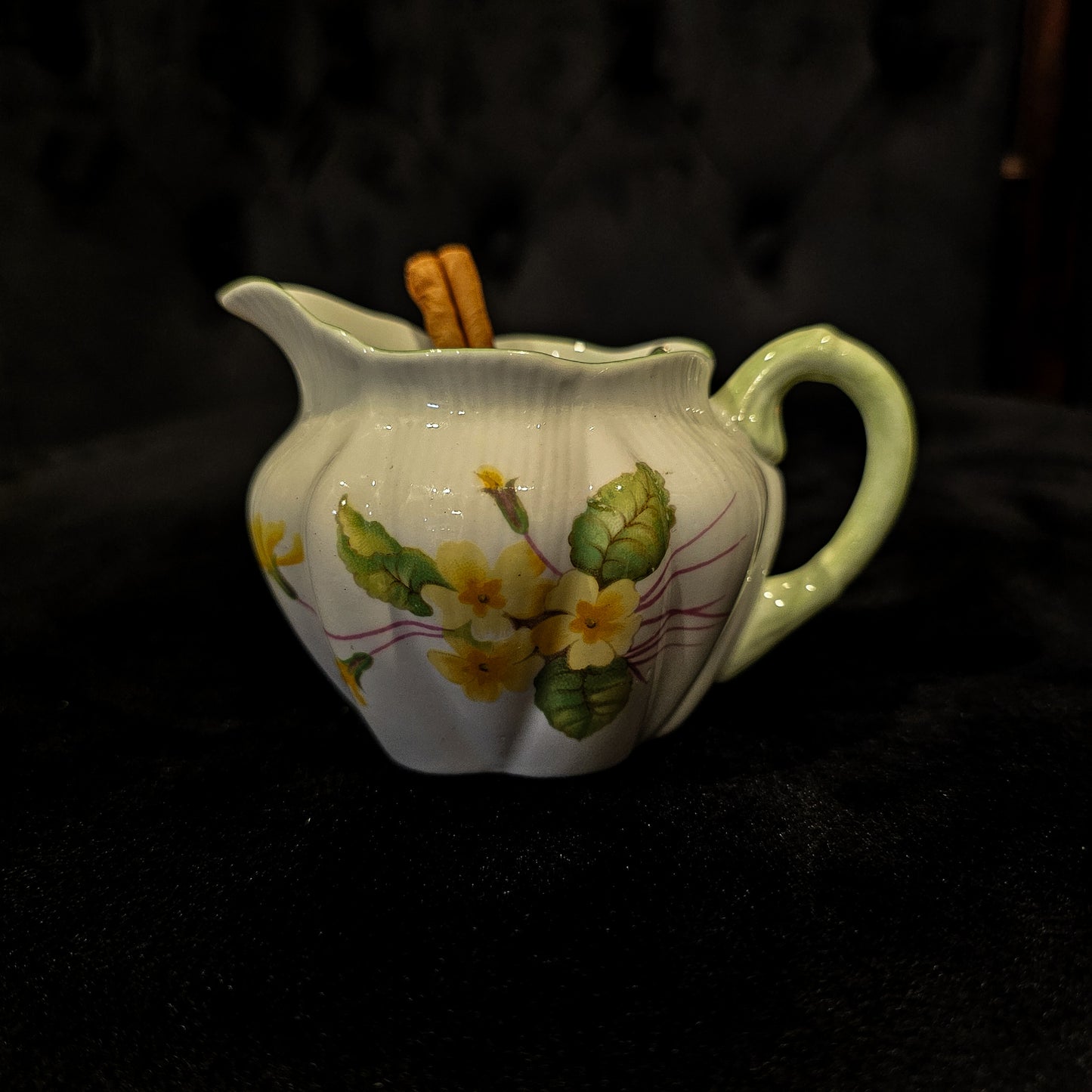 Teacup Candle of Abundance - Oak Moss & Amber
